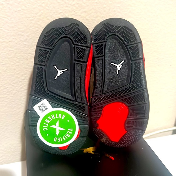 Kids Jordan 4 Retro (Black/ Red) - Picture 6 of 7